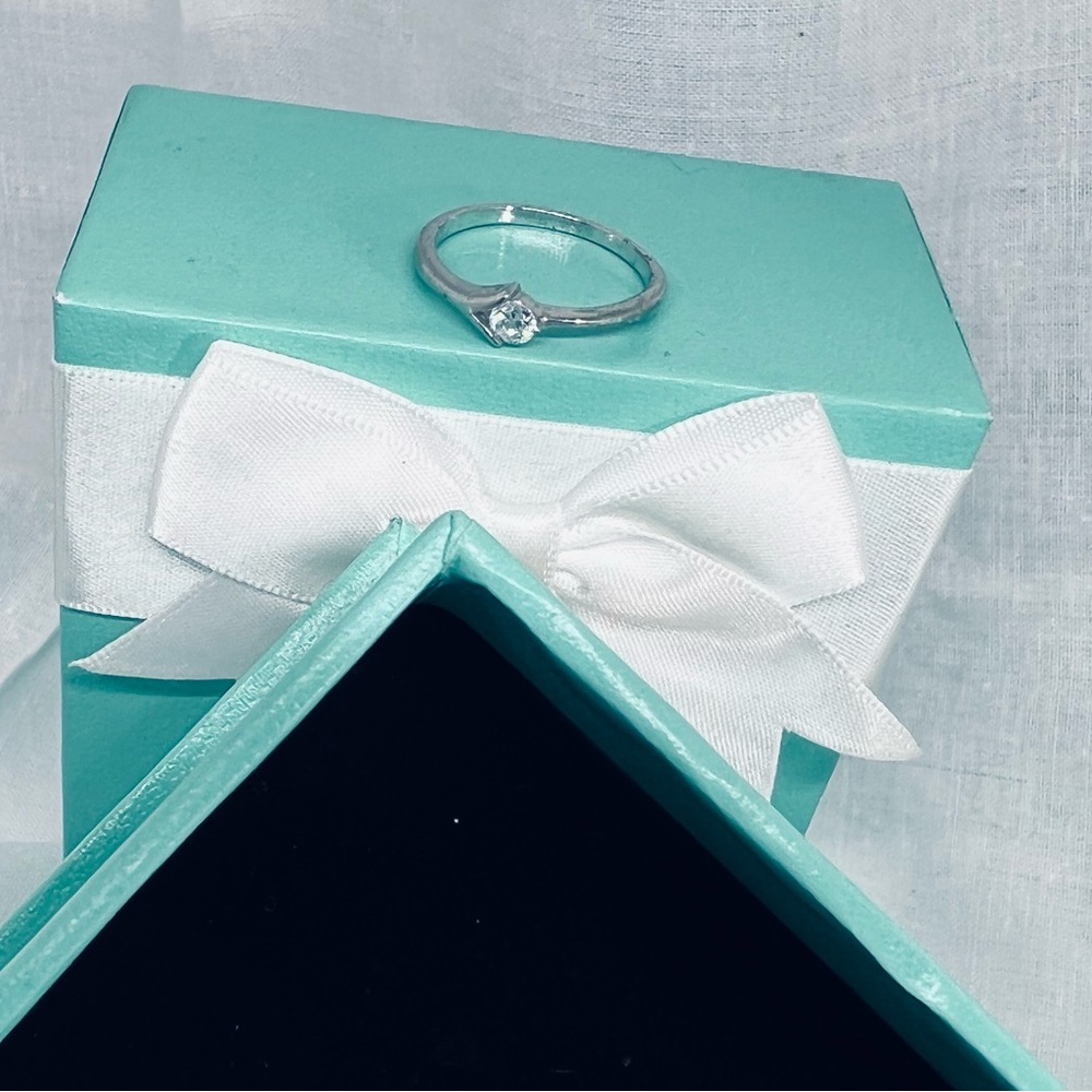Unique Minimalist Dainty CZ Silver Plated Vintage Ring - Picture 8 of 9